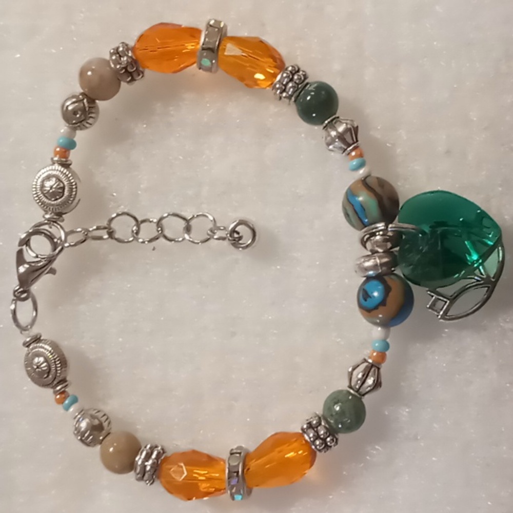 Lotus flower glass beaded bracelet sz 7 to 8.5 in NWOT